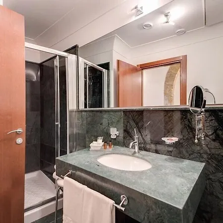 Royal Maniace Готель 4*