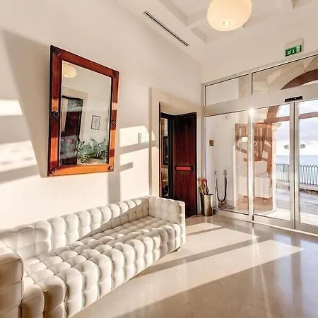 Royal Maniace Готель 4*