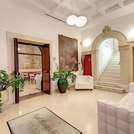 Royal Maniace 4* Syracuse
