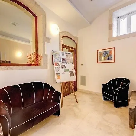 Royal Maniace Готель 4*