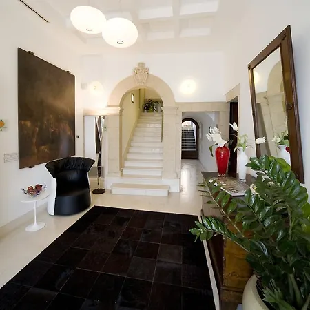 Royal Maniace فندق