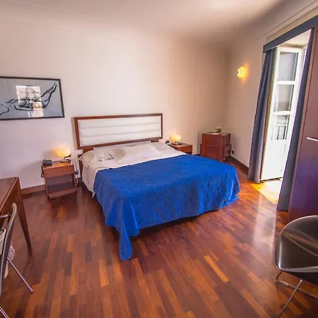 Royal Maniace 4* Syracuse