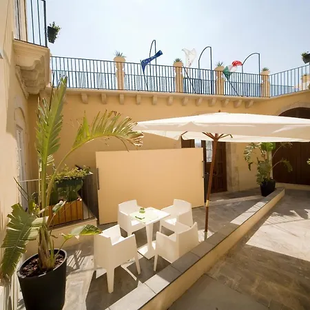 Royal Maniace Готель 4*